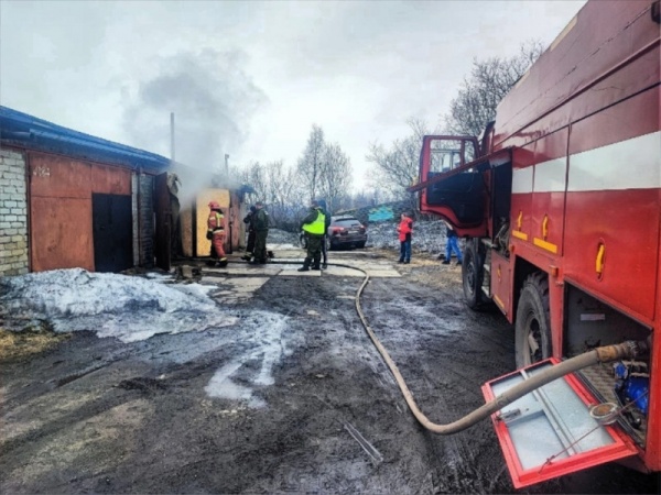 В Мурманске произошли пожары в двух гаражных кооперативах
