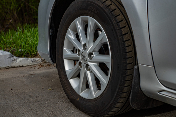 Жители Мурманска массово скупают зимние шины