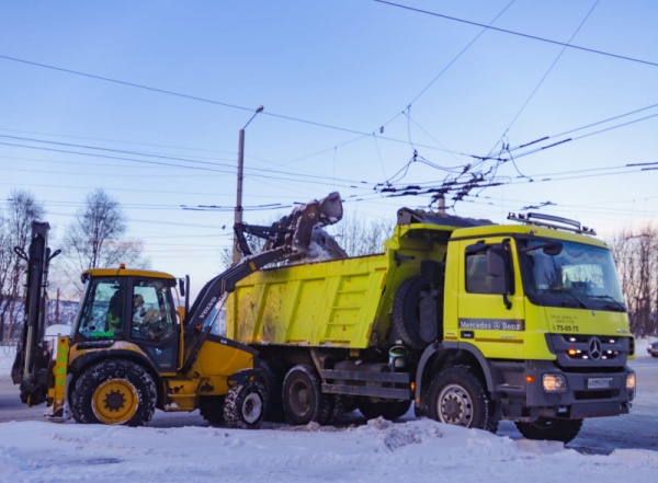 Из Мурманска вывезено 794 м³ снега