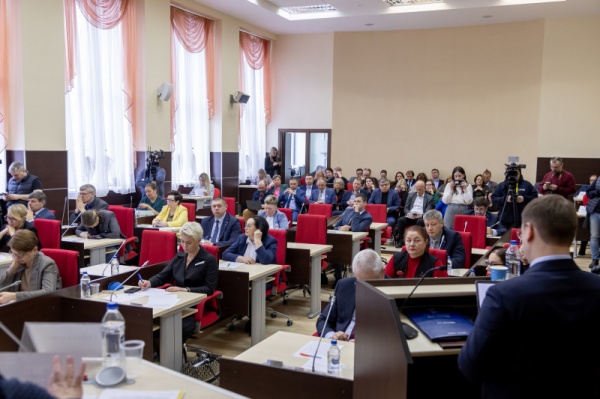 В Мурманске депутаты Совета депутатов единогласно приняли отчет главы администрации