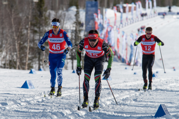 «Разделку» классикой на финале ФосАгро Кубка России в Кировске быстрее всех пробежали Большунов и Пеклецова