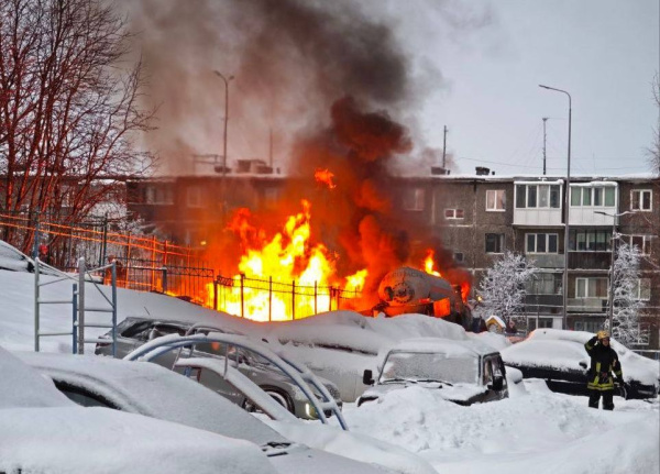 На улице Аскольдовцев вспыхнул газовый коллектор, идёт эвакуация