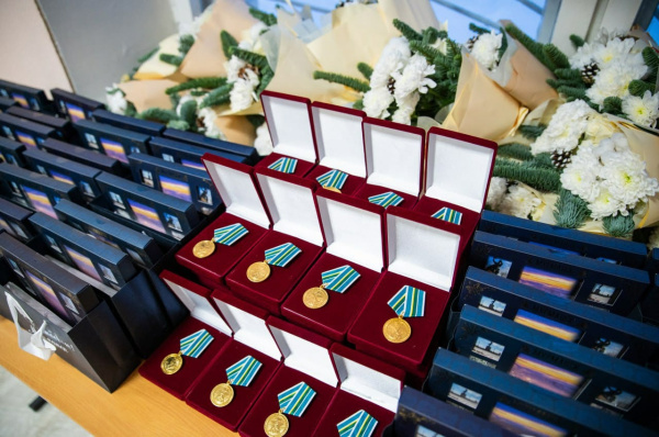 В Мурманске ветеранам вручили памятные медали к 80-летию разгрома фашистских войск в Заполярье