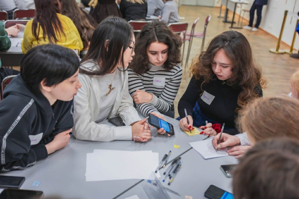 В Мурманске развивают профильное образование: школьники выбирают профессию заранее