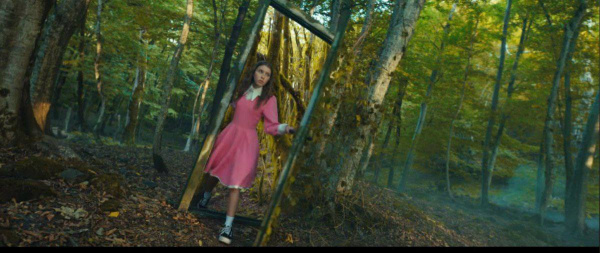 «Красиво, но аляповато»: в Мурманске дали рецензию на «Алису в Стране чудес»