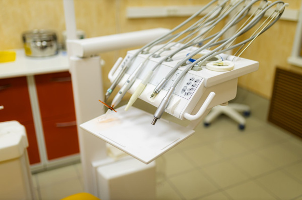 Где в праздники мурманчанам помогут избавиться от зубной боли?