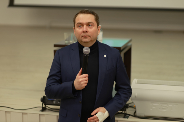 Губернатор Чибис обсудил с мурманчанами акватермальный комплекс