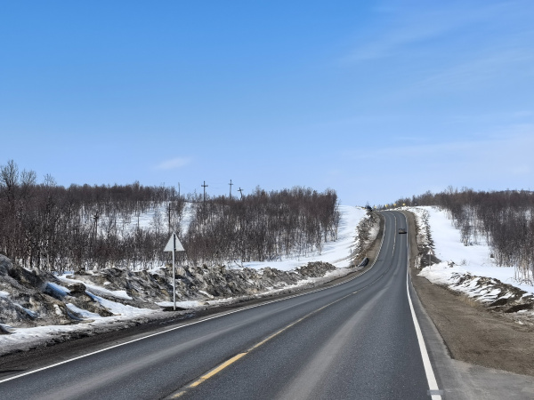 Из-за непогоды в Мурманской области ограничили движение на нескольких трассах