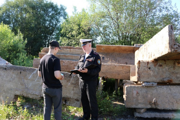 В Мурманск провели проверку на заброшенных стройплощадках, выявляя возможных уклонистов