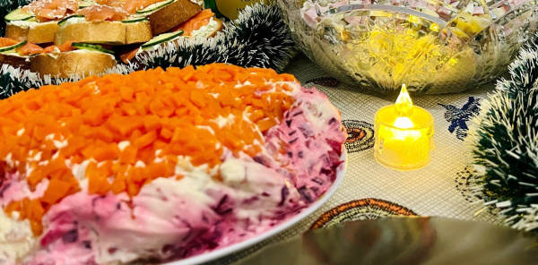 До Нового года остается два месяца, а «Селедка под шубой» в России дорожает