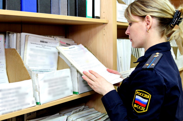 Сосед спас квартиру должницы в Мурманске, выплатив её долги