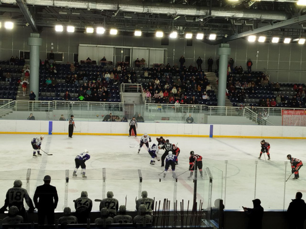 ХК «Арктика» одержала победу над «Факелом Ямал» со счётом 3:2