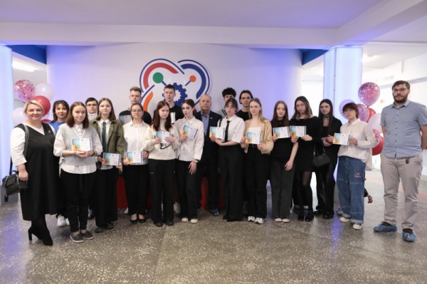 Школьники из Гаджиево и Мурманска приняли участие в Дне научного отдыха