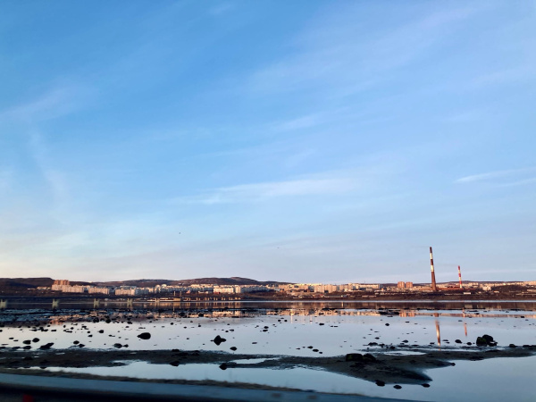 Мокрый снег и ветер несет в Заполярье активный скандинавский циклон