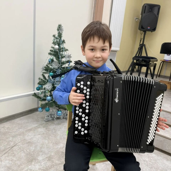 Детская школа искусств в Полярном получила новые инструменты при поддержке региона