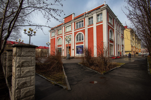  В худмузее Мурманска появился молодёжный дискуссионный клуб «Арт-проектор»