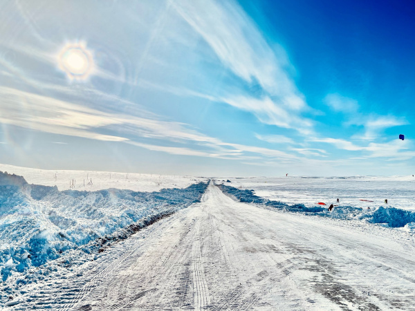 Расслабиться и ждать: рассказываем, что делать туристам, застрявшим в Териберке