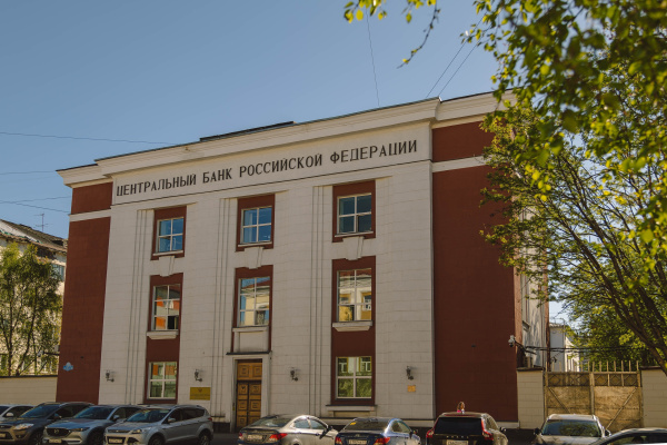 Банк России снизил ключевую ставку до 15,5%