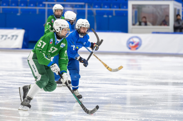Хоккеистки Мурманской области взяли серебро на чемпионате России