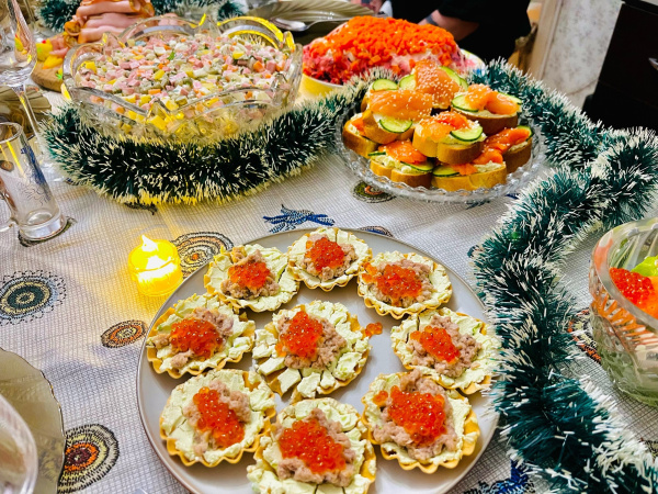 Мурманский гастроэнтеролог дала советы, как пережить новогодние застолья без вреда для фигуры