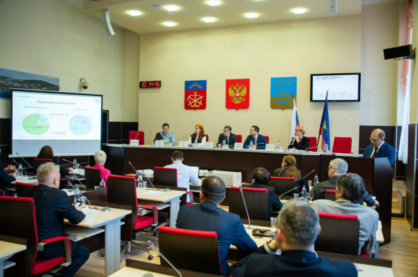 Памятная табличка, отчёт КСП и связи с Псковом: как прошло заседание горсовета Мурманска