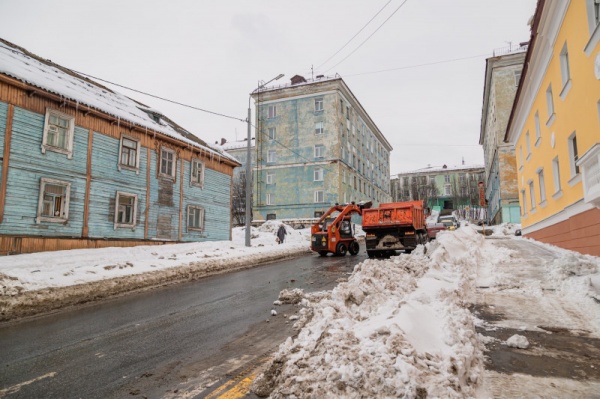 С улиц Мурманска вывезено 690 м³ снега