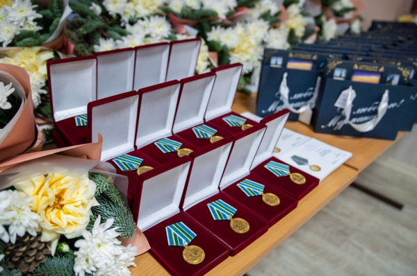 В Мурманске ветеранам вручили памятные медали к 80-летию освобождения Заполярья