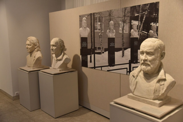 В Мурманске открылась выставка работ скульптора Александра Арсентьева 