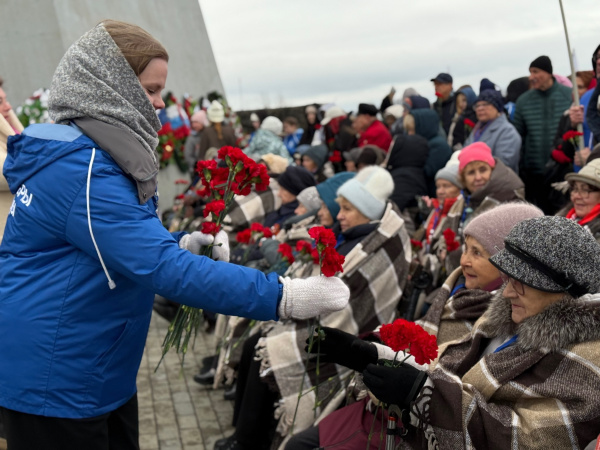 В Мурманске празднуют 81-й годовщину разгрома немецко-фашистских войск в Кольском Заполярье