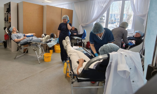 Кольские атомщики приняли участие в Днях донора в Полярных Зорях