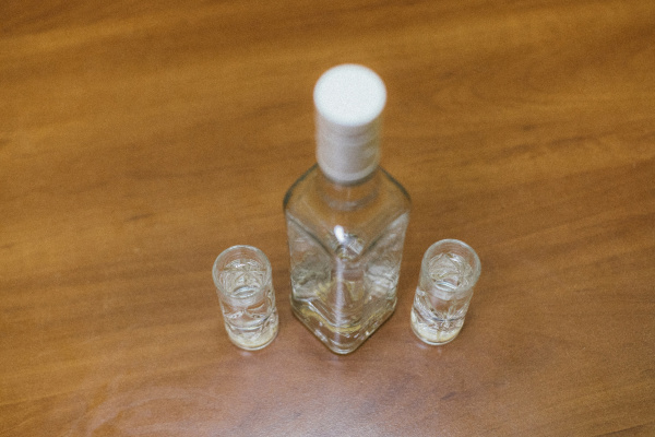 В Мурманске осудят бутлегеров: подпольное производство алкоголя маскировали под бренды