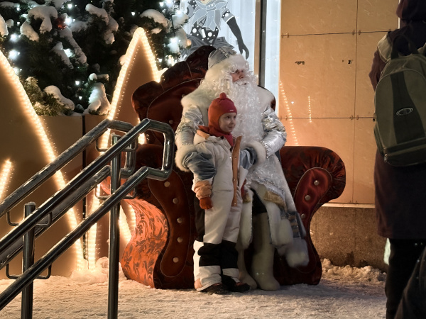 В Мурманске все желающие смогли пообщаться с Дедом Морозом