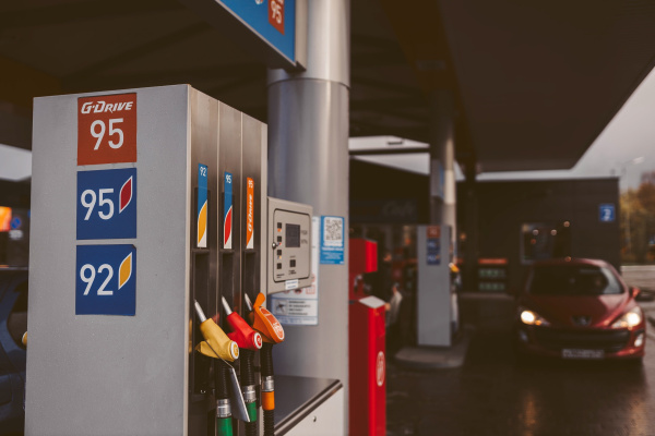 В Мурманской области выросли цены на топливо: бензин в среднем вырос на 8 копеек