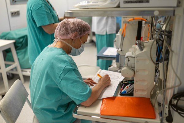 Жители Мурманской области выбирают «Народного врача» в онлайн-голосовании