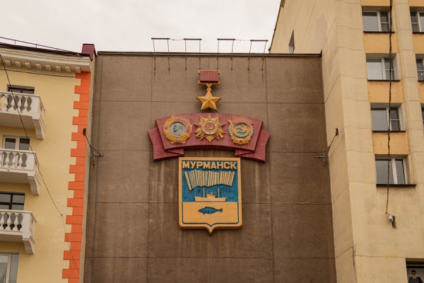 В Мурманске предложили обновить «наградную стену» на площади Пять Углов