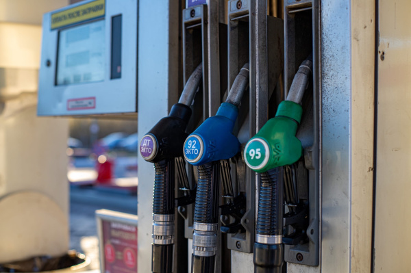 Бензин в Мурманской области стоит больше 70 рублей