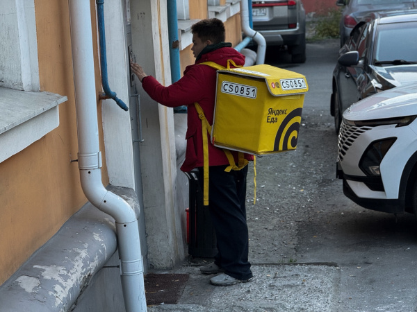 Курьеры в Мурманской области могут зарабатывать 145 тысяч рублей