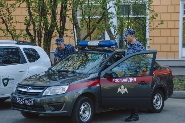 Росгвардия задержала пьяного дебошира в мурманском баре