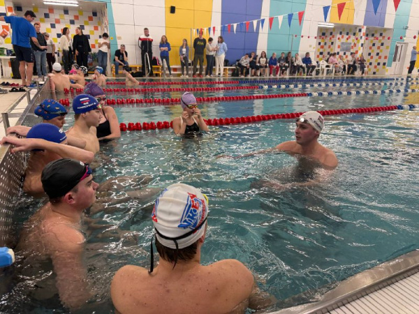 Олимпийские чемпионы и тренеры провели мастер-классы для пловцов Мурманской области