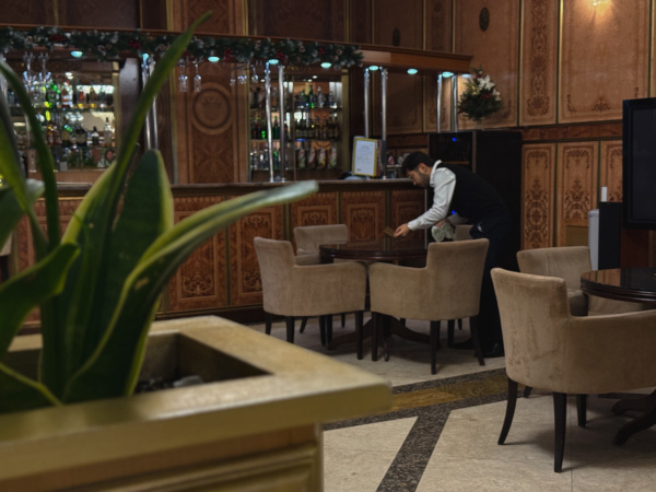 Многие жители Мурманской области всегда оставляют чаевые