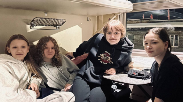 Мурманские школьники отправились в новогоднее путешествие к Деду Морозу 