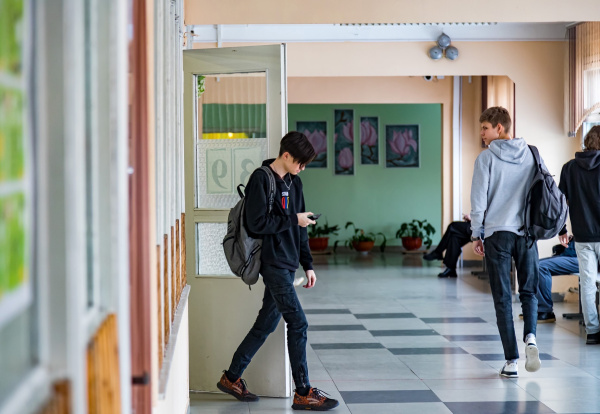 Часть школ Заполярья перевели на дистанционку из-за сильных морозов