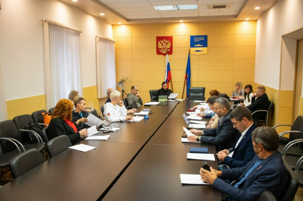 Депутаты Мурманска подготовились к заседанию Совета