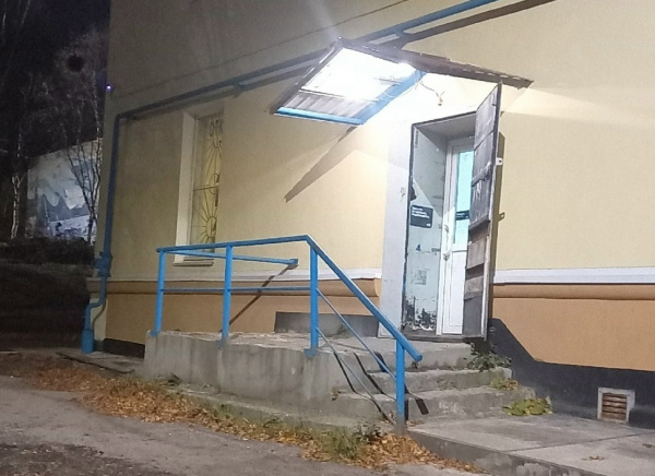Соцсети: в Мурманске на улице Свердлова торгуют суррогатным спиртным