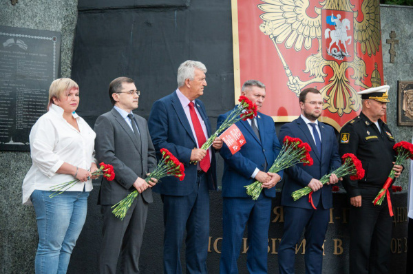 Мурманчане почтили память экипажа подлодки «Курск»