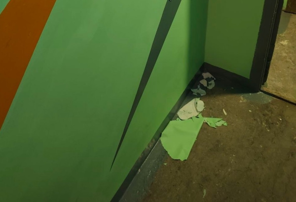 Жильцы мурманского дома не дают доделать ремонт сотрудникам УК